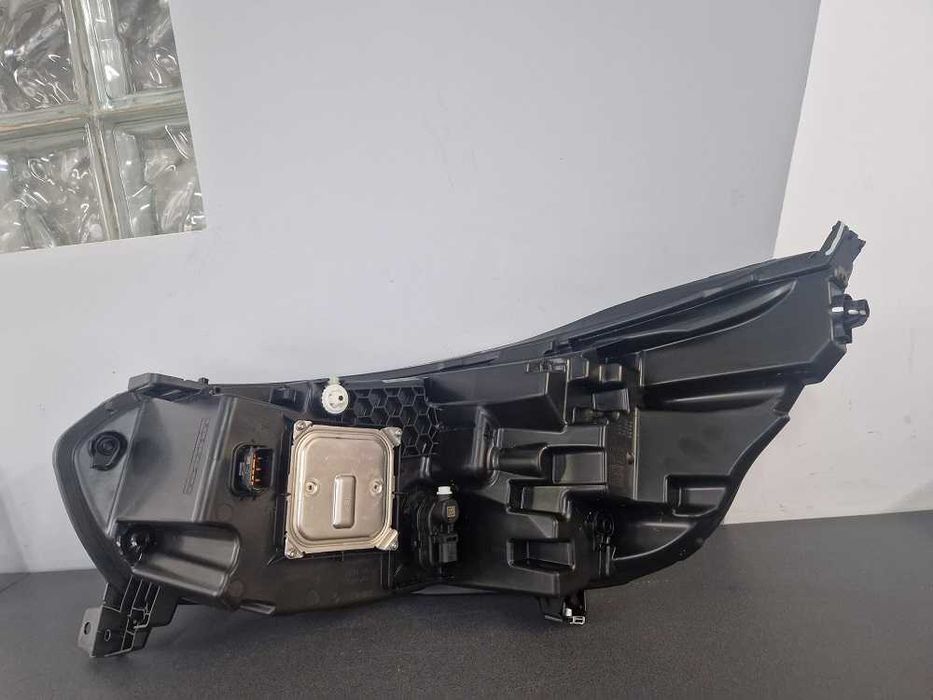 Renault Trafic III Lift IV 21r.- Lampa Przód Prawa