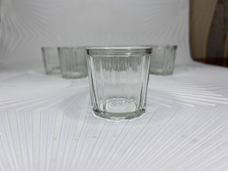 Скляні стакани (рюмки) грановані