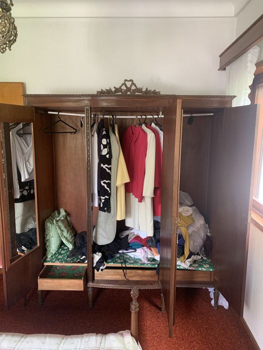 Conjunto de Quarto Clássico em Madeira – Elegância e Qualidade