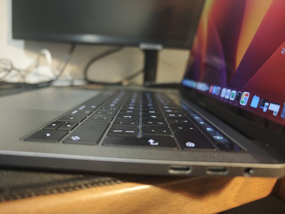 MacBook Pro 13" 2019 i5 8GB – BATERIA Original 30 ciclos como novocom