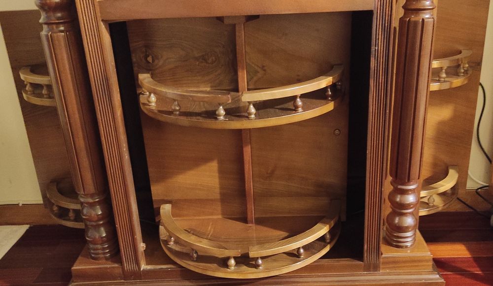 Móvel garrafeira em madeira maciça