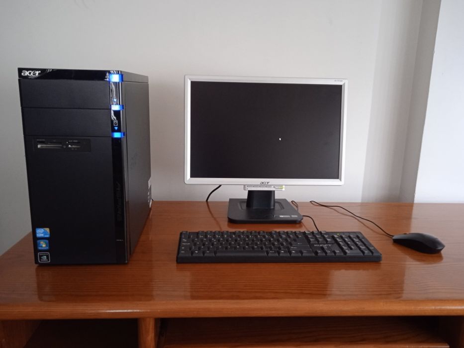 Complete ACER desktop computer.64287663646721120