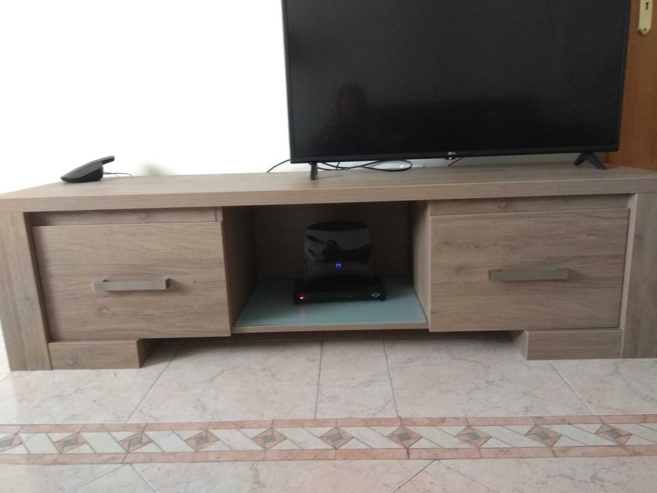 Conjunto mesa+4 cadeiras+Móvel Tv