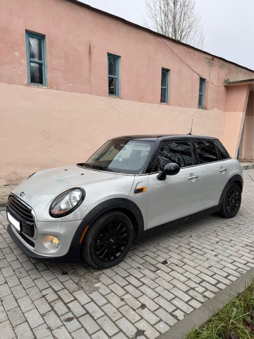 Mini Cooper one 4 doors 2017