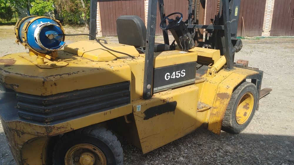 Wózek widłowy 4,5 tony udźwigu