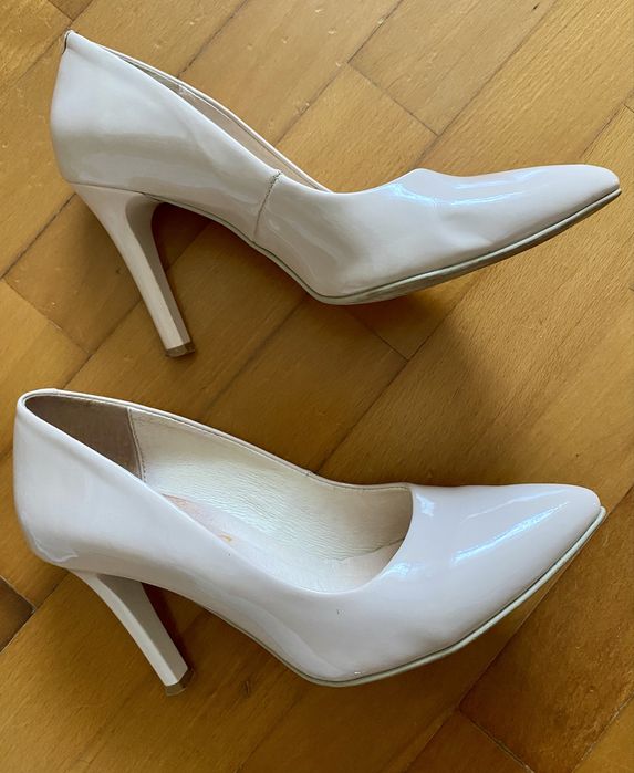 Жіночі лаковані туфлі