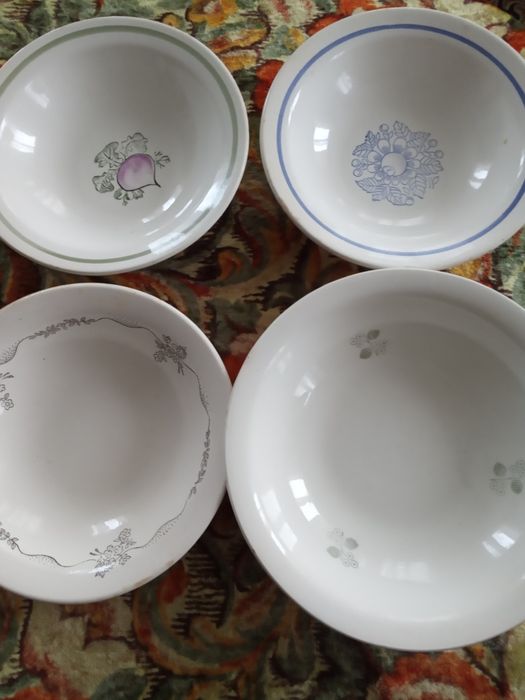 Тарілки та полумиски