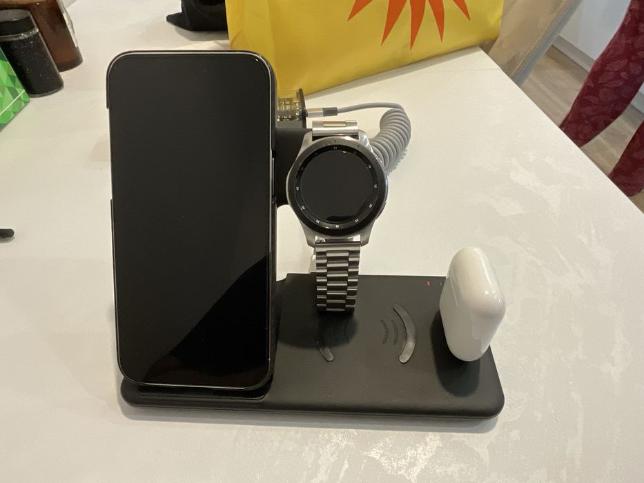 Бездротовий зарядний пристрій док станція 4 in 1 wireless
