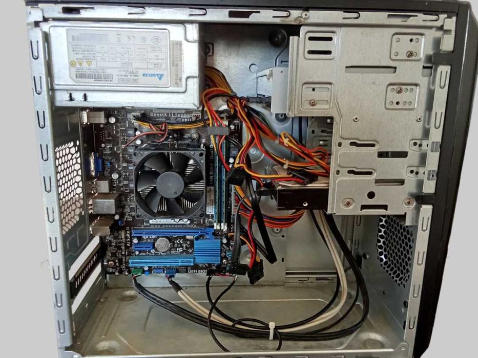 Vendo torre de computador Asus