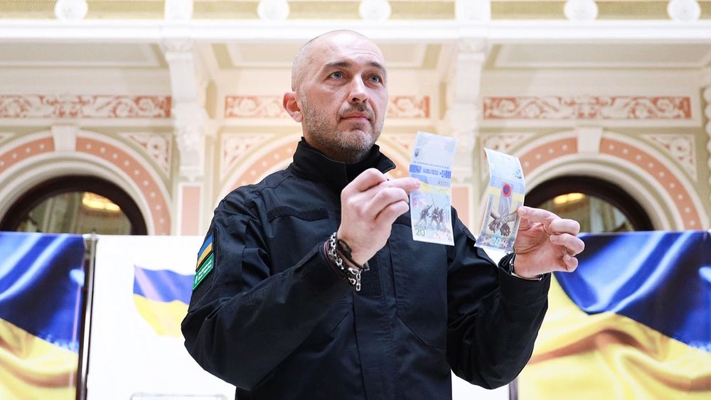 Памятная банкнота НБУ 20грн Пам'ятаємо! Не пробачимо! Ніколи! 0022644!