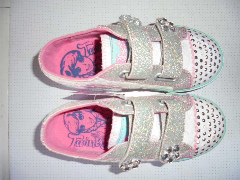 ténis de menina da marca Skechers novas