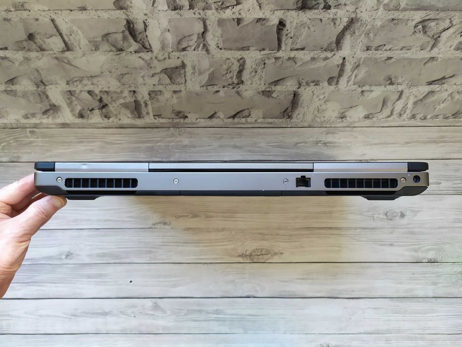 Dell Precision 7710 17.3" FHD i7-6820HQ/16GB/250GB/Nvidia M3000M 4GB