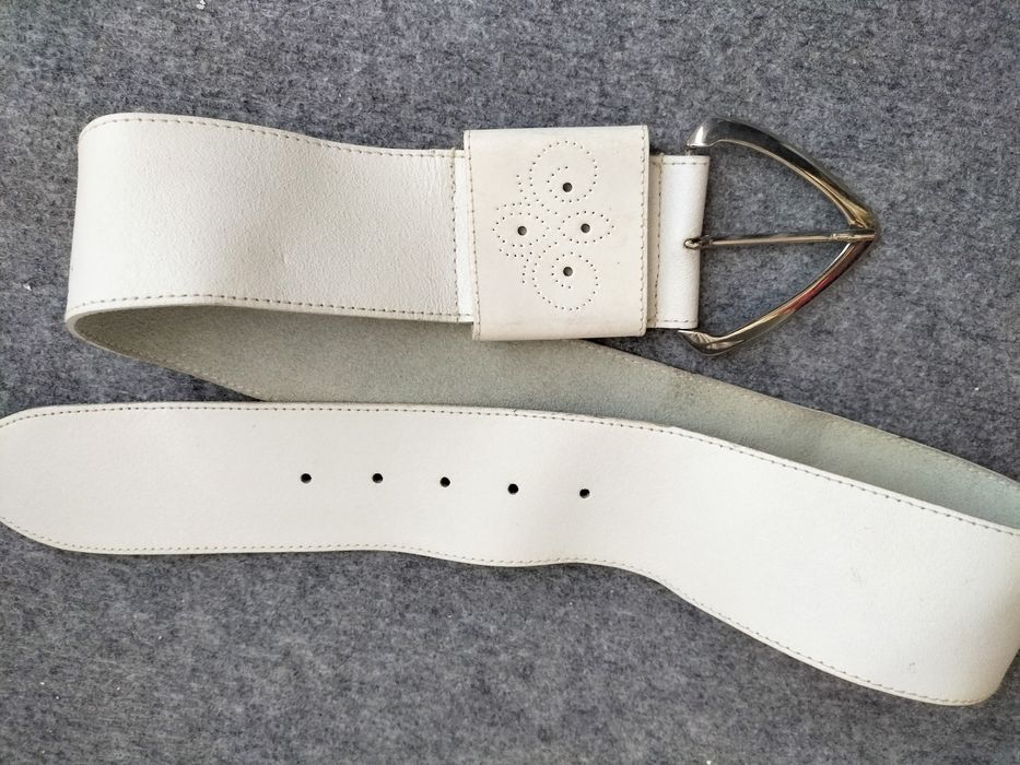 Skórzany szeroki pasek vintage retro Pinterest Vogue Paris