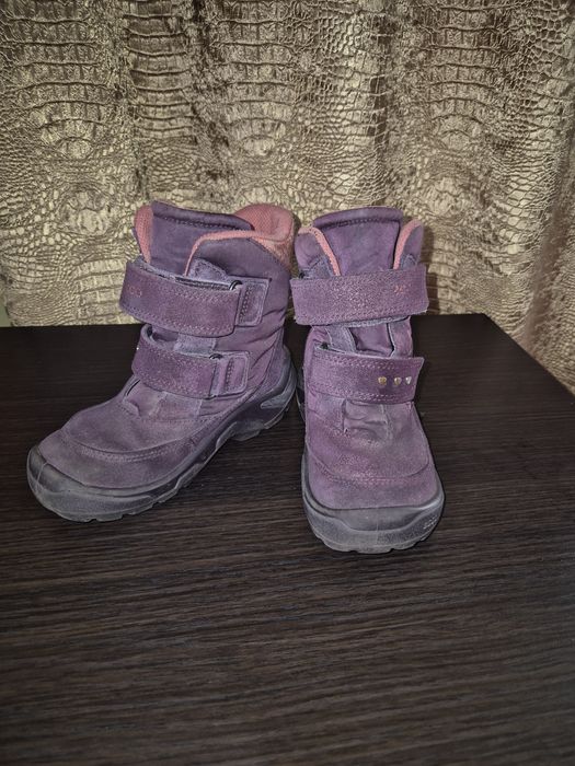 взуття на дівчинку