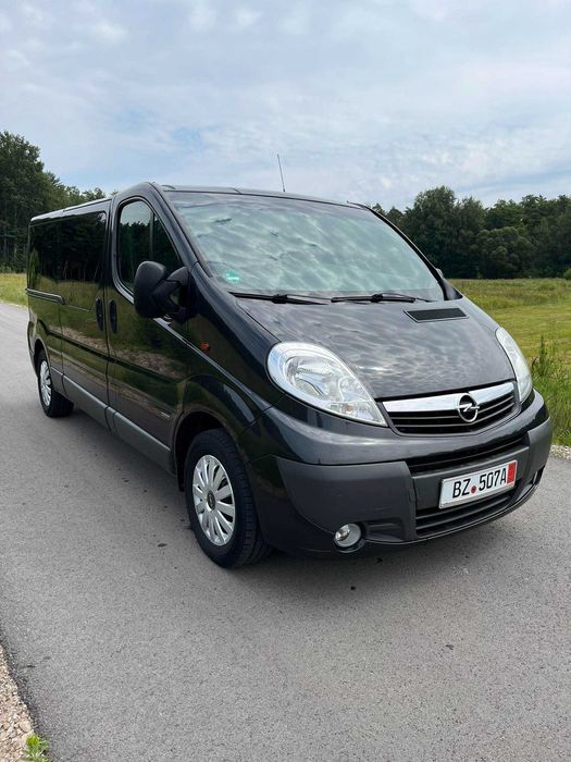Opel Vivaro 2.0 115 koni 2013 rok 9 osób