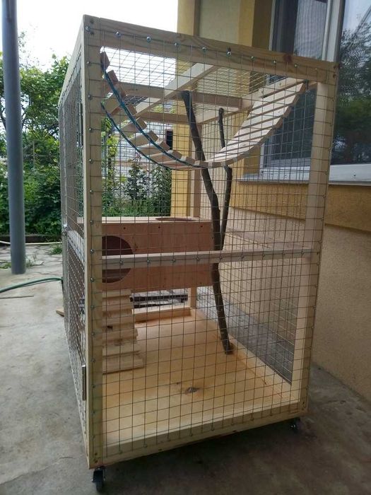 Вольєри для єнота та інших тварин. Виготовлення і продаж в Ваш дім.