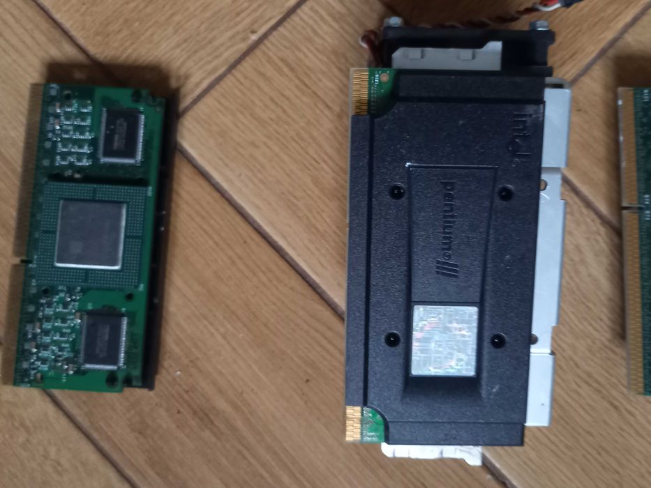 Stary Procesor intel 'slot 1' (SL35E, SL35E, SL356, SL2YP)