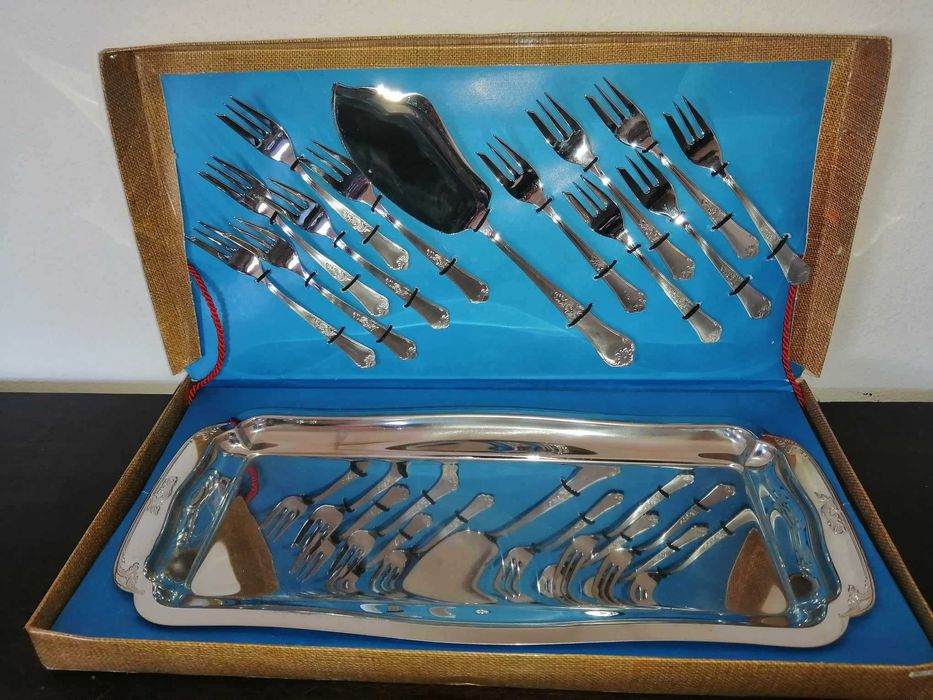 Unused Cake/Tart Serving Set431197894508564482