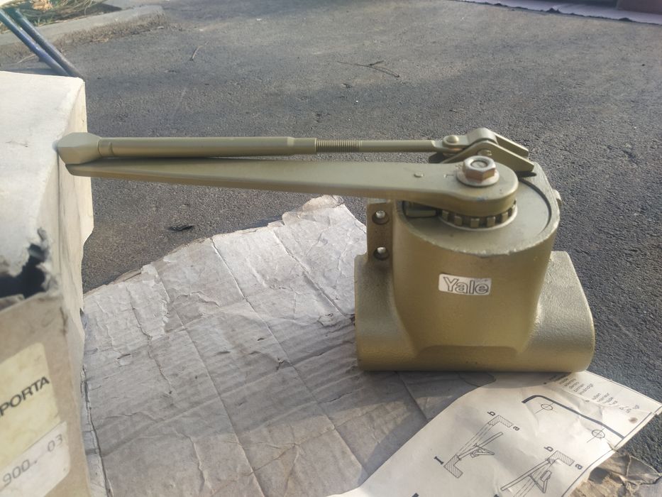 Доводчик для дверей