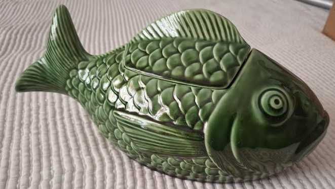 Terrina Verde, em forma de peixe, em faiança SECLA
