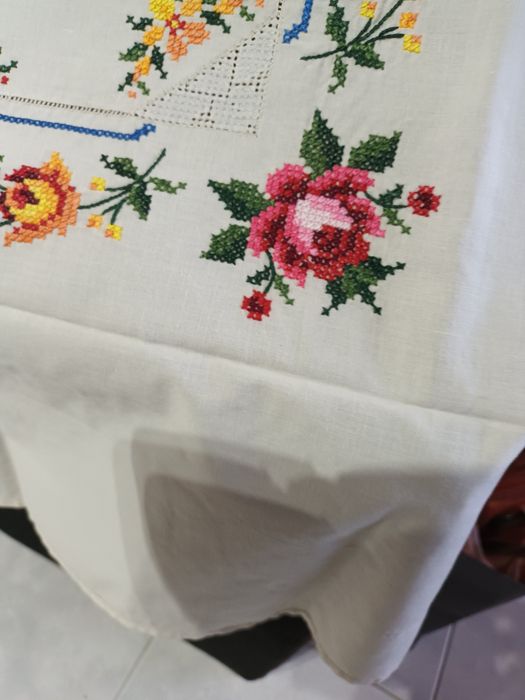 Toalha de chá bordada à mão