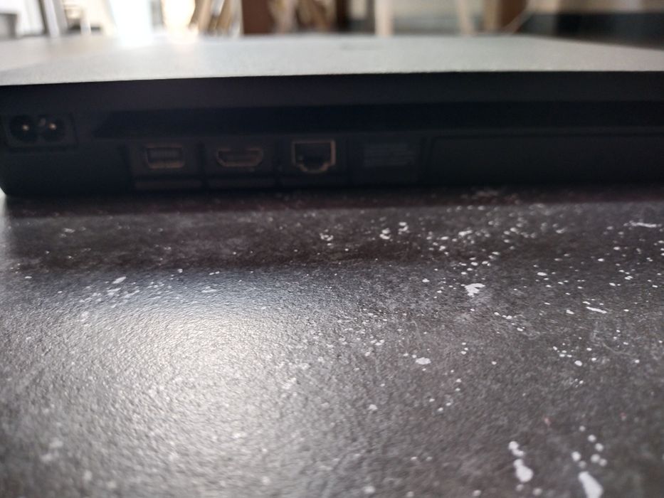 PlayStation 4 Slim 825GB + 3 геймпади + 2 гри (Horizon, Ratchet)