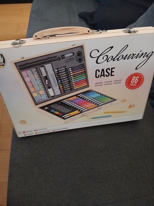 Mala de pintura com 86 peças