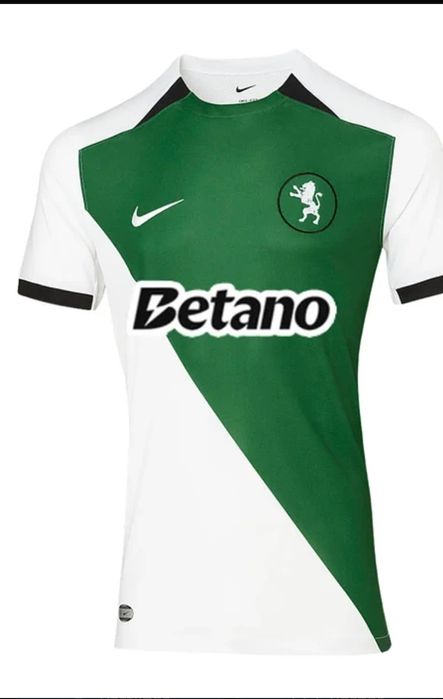 Vendo várias camisolas de futebol.