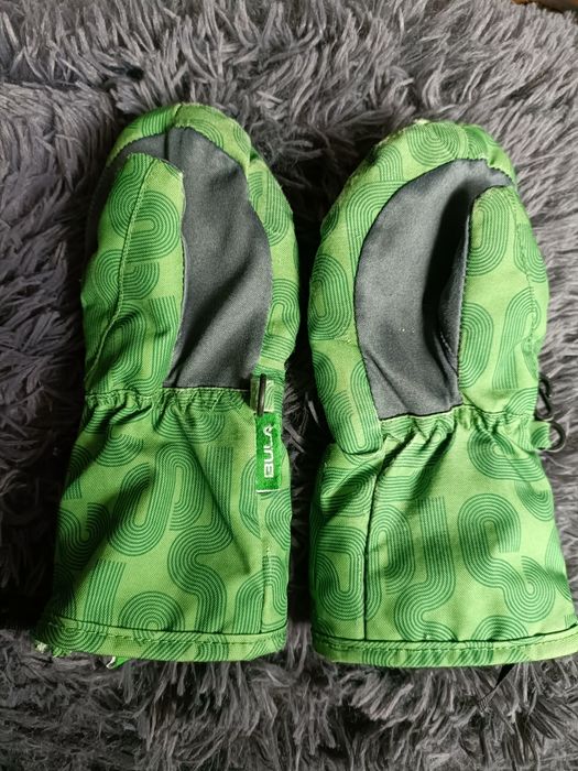 Zielone rękawiczki jednopalczaste Bula na ok 1 rok śnieg zima sanki