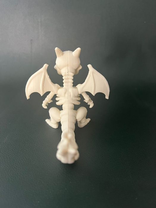 Figura Pokémon Charizard Esqueleto