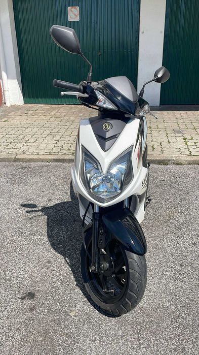 SYM Jet 4 125cc - Poucos KMs e guardada em garagem