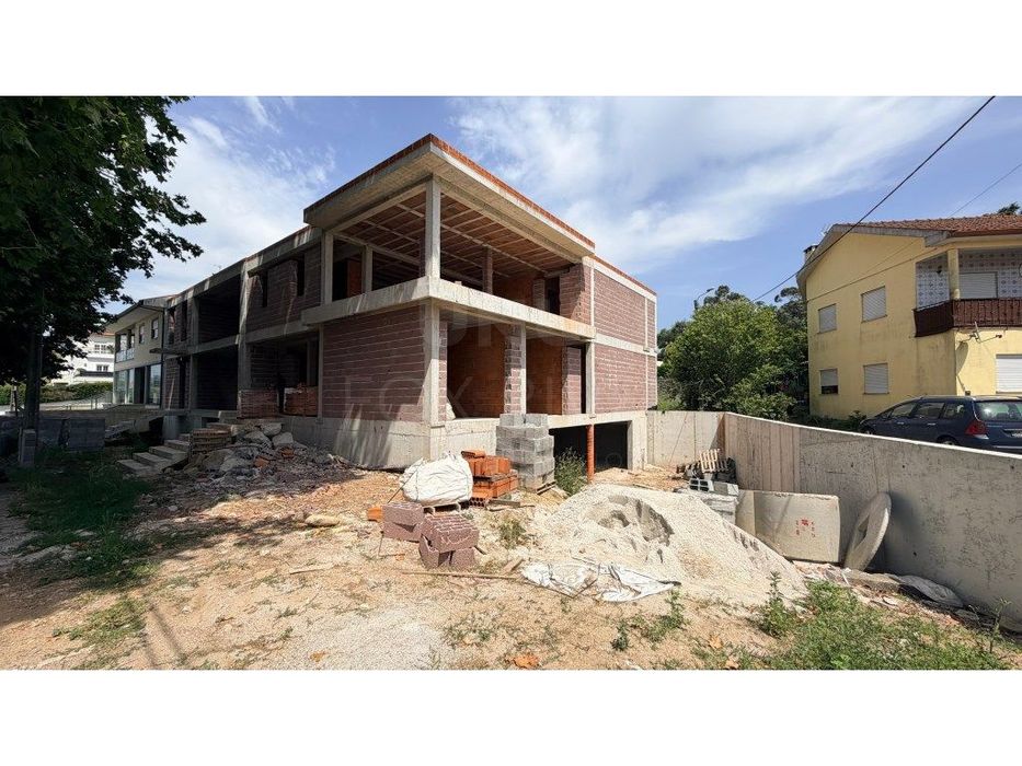 T3 Ground-Floor Apartment for Sale in Moreira do Lima