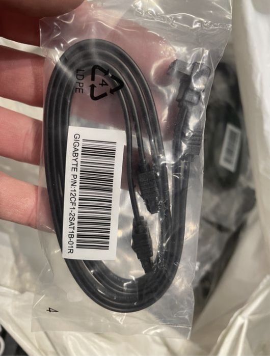 Nowe przewody 4 sztuki - Taśma Sata 3, marki Gigabyte -oryginał