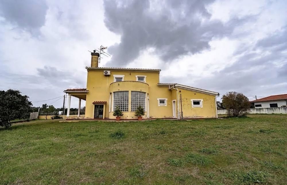 Moradia T4 Isolada com 2.235 m² de Terreno em Mira