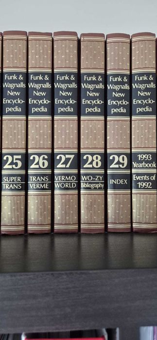Enciclopédia completa em inglês (Funk & wagnalls New Enciclopedia)