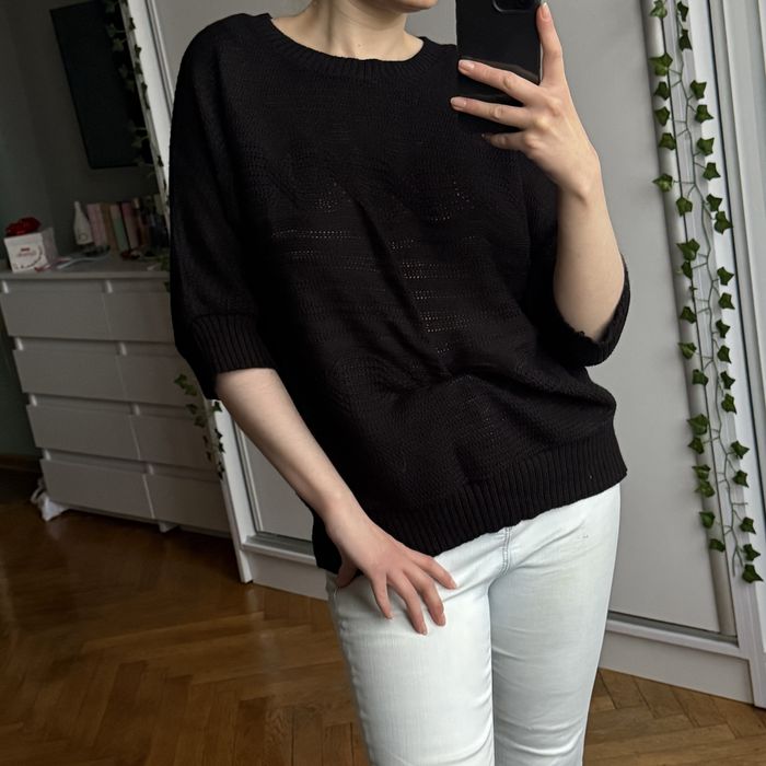 Czarny sweter akrylowy