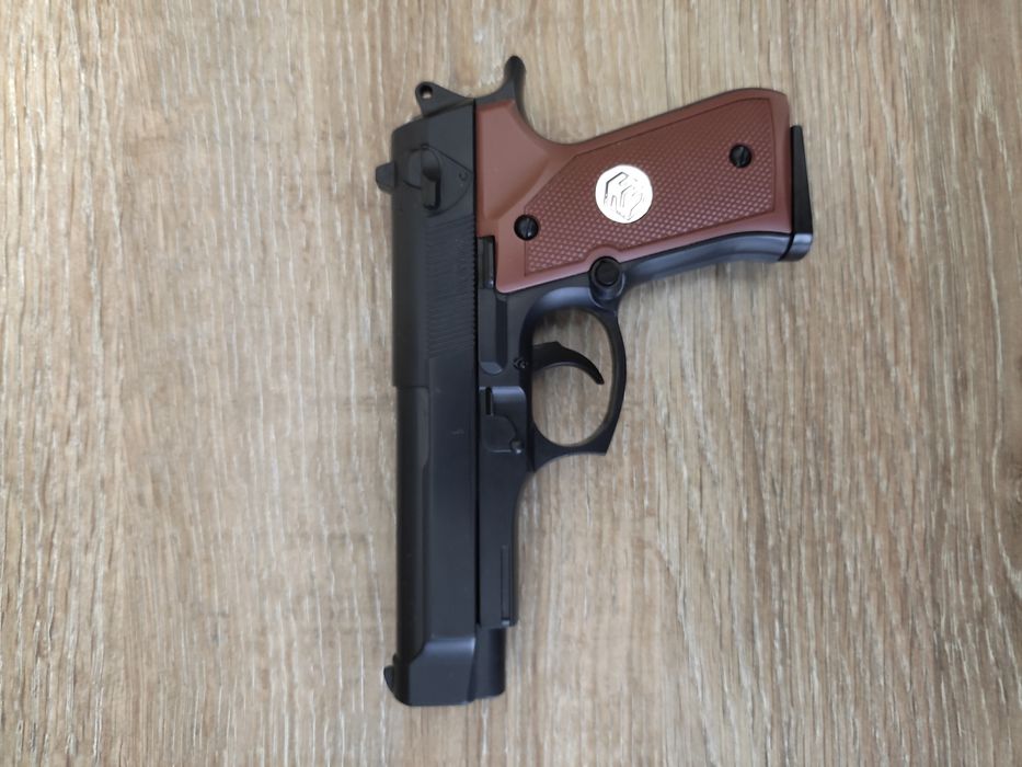 Іграшковий пістолет на кульках