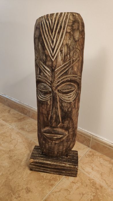 Mascara tribal em madeira