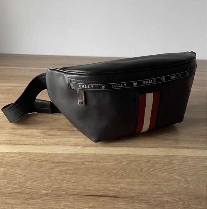 Шкіряна бананка bally поясна сумка