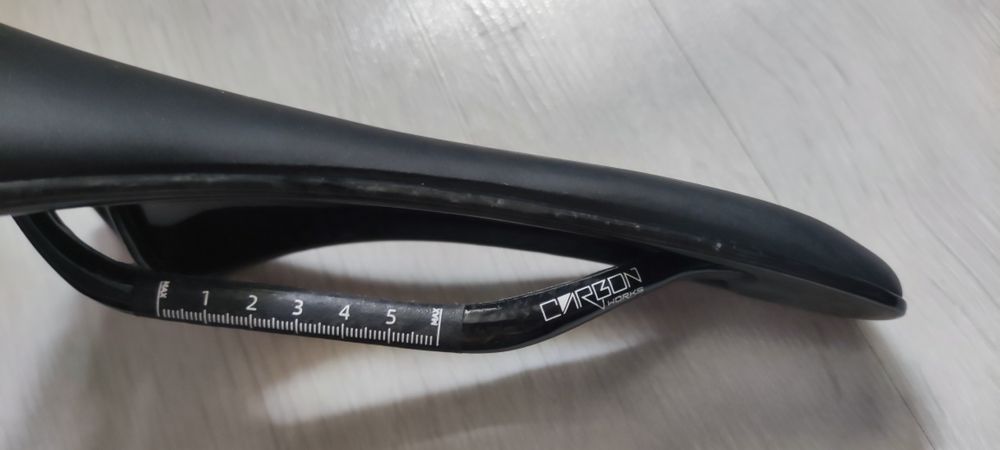 Siodełko rowerowe carbon