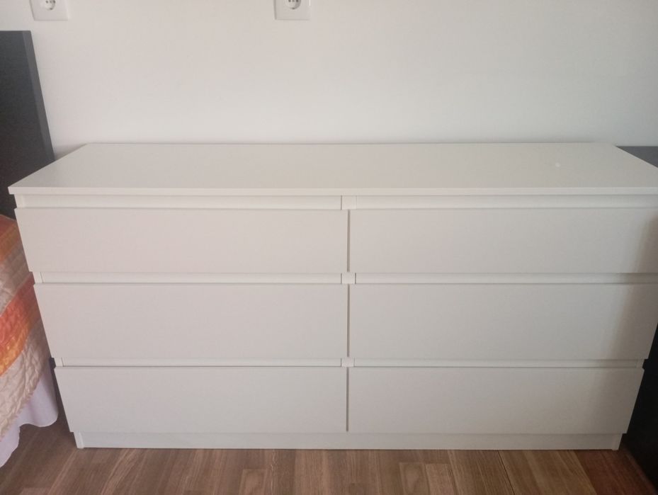 Cómoda branca IKEA