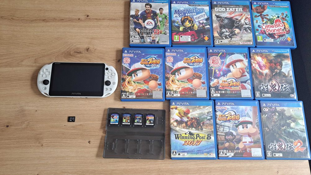 Konsola PS Vita PCH-2000 White + oryginalna karta 32 GB + GRY