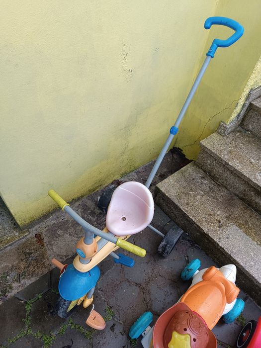 Diversos triciclos / carrinhos