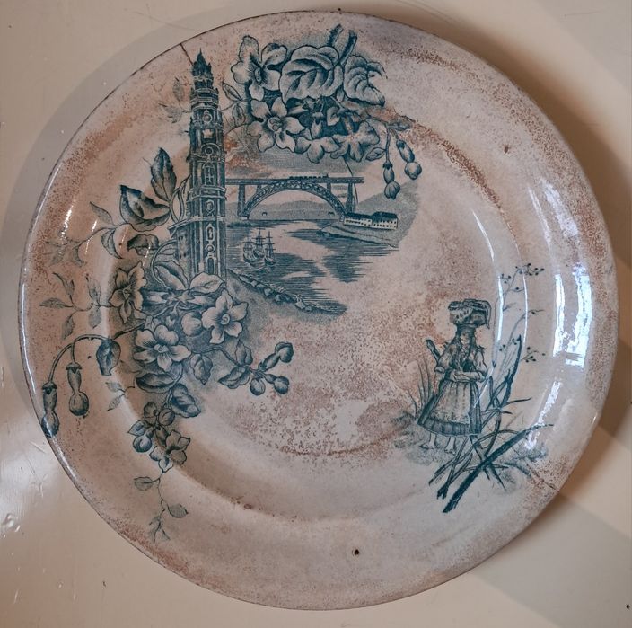 Prato com imagens do Porto, 23,5 cm. Diâmetro.