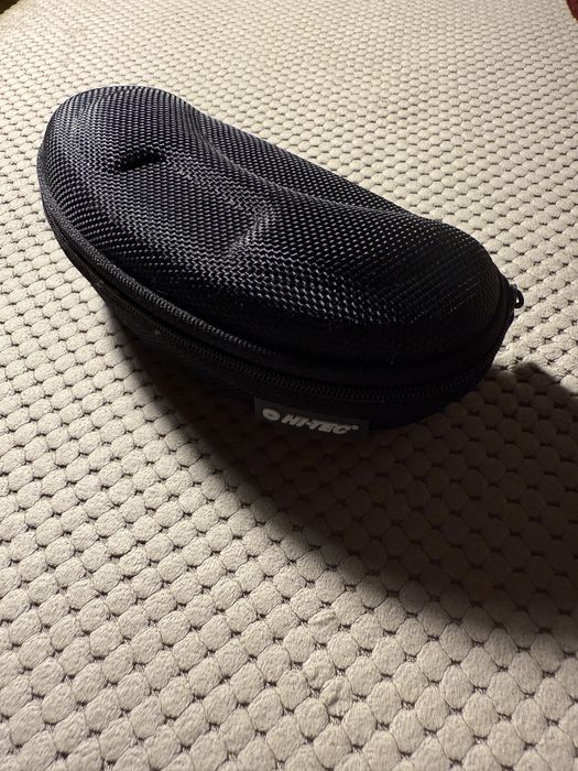 Sportowe okulary przeciwsłoneczne + etui Hi-Tec