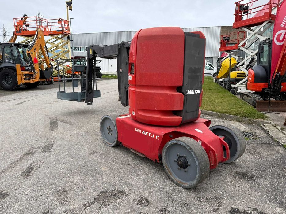 PLATAFORMA ARTICULADA MANITOU