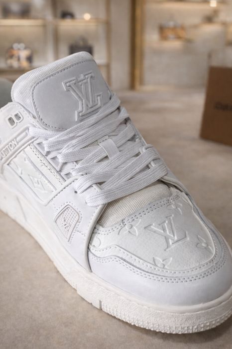 Louis Vuitton sneakersy z białej skóry z monogramem LV | Rozmiar 44