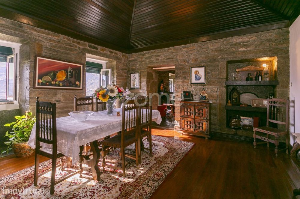 Quinta na Régua com 4.5 Hect de Vinha, com casa Duriense com 510 m2