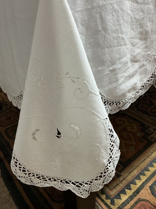 Toalha bordada a mao com rendas de bilros