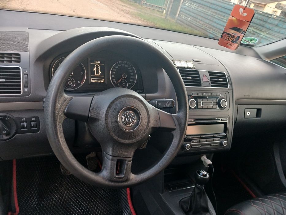 Продаю чудовий сімейний автомобіль який непотребує вкладень.